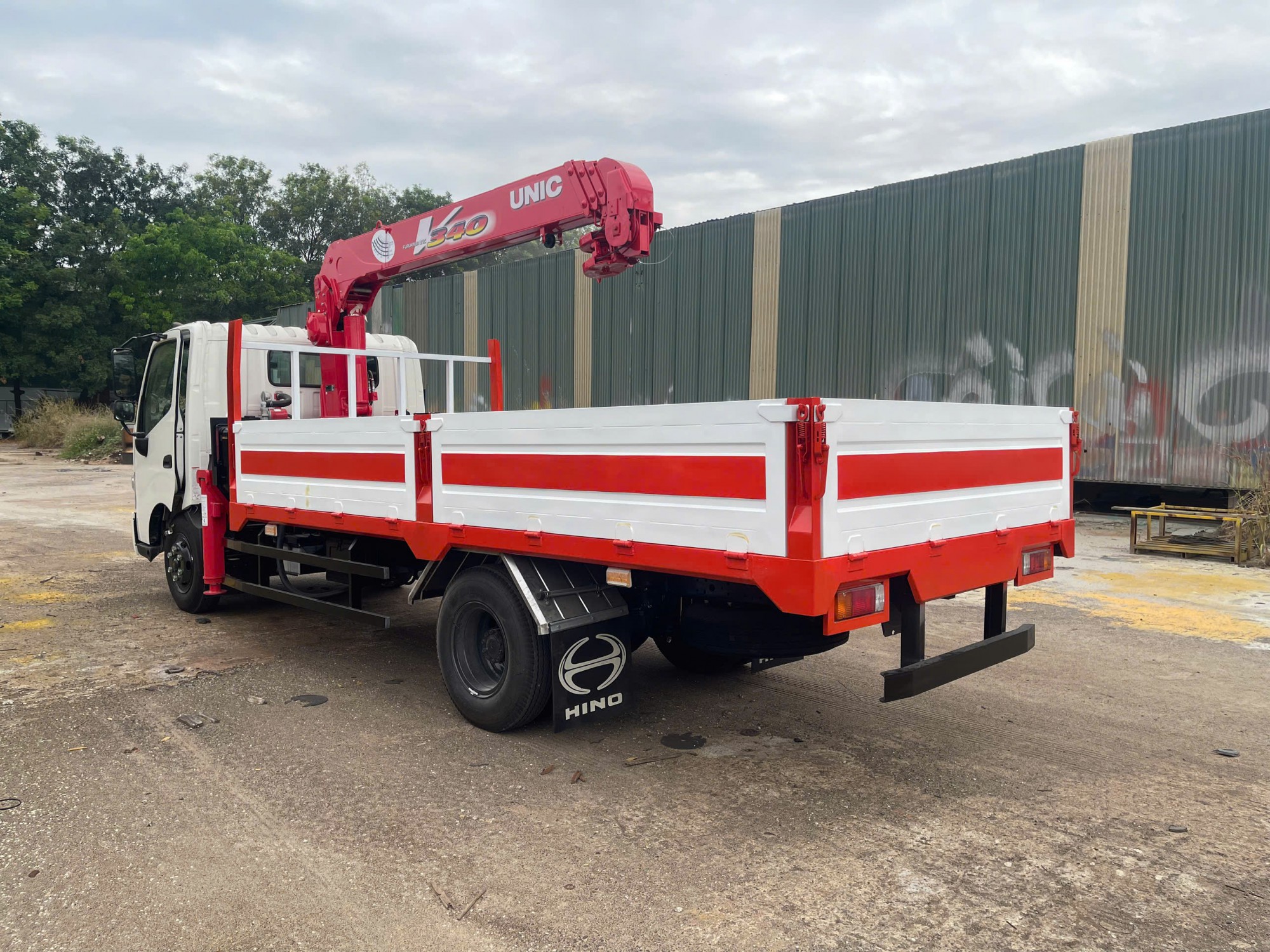 Xe tải Cẩu Hino XZU730L 4 Đoạn Cần