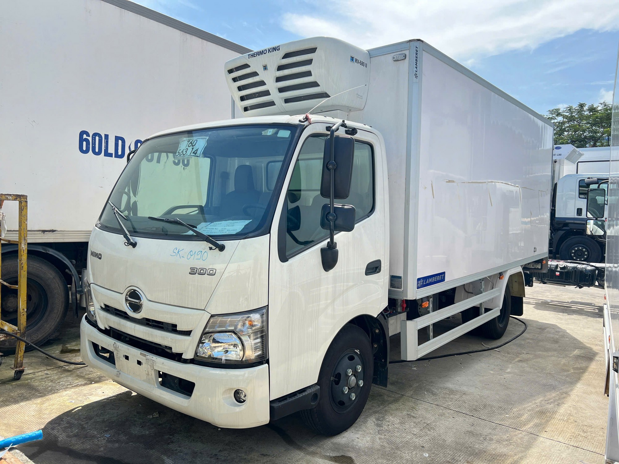 Hino 1,9 tấn Thùng Đông Lạnh